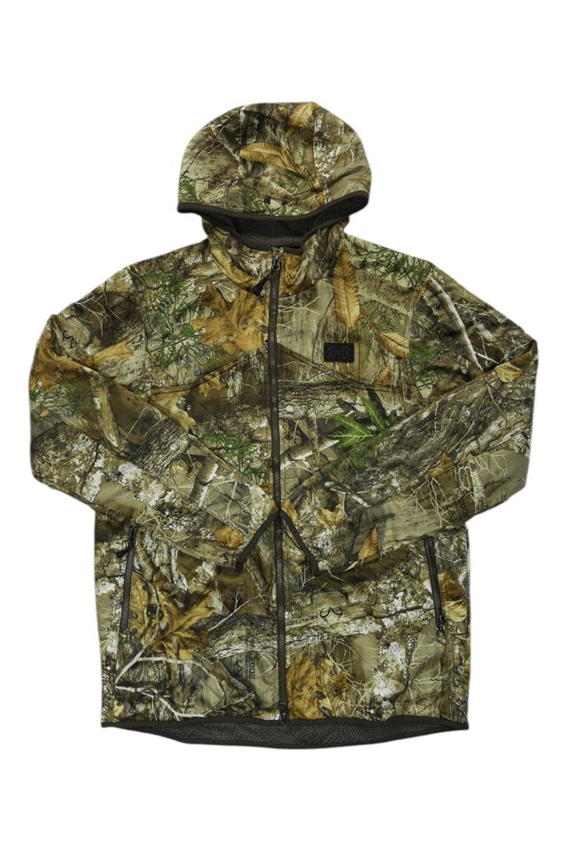 The Under Armour Men's ColdGear Infrared Brow Tine Jacket is a water-resistant hunting jacket with a hood, front zipper, and two zippered pockets, featuring a leaf and branch camo pattern—perfect men's winter outerwear for outdoor or hunting use.