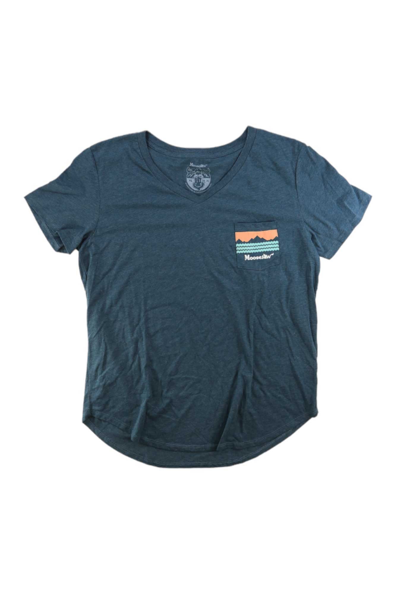 The Moosejaw Womens Peak Original Flowy V-Neck SS Pocket Tee is a blue, short-sleeved shirt made from recycled polyester and organic cotton, with a small chest pocket featuring a colorful mountain and sunset Moosejaw design.