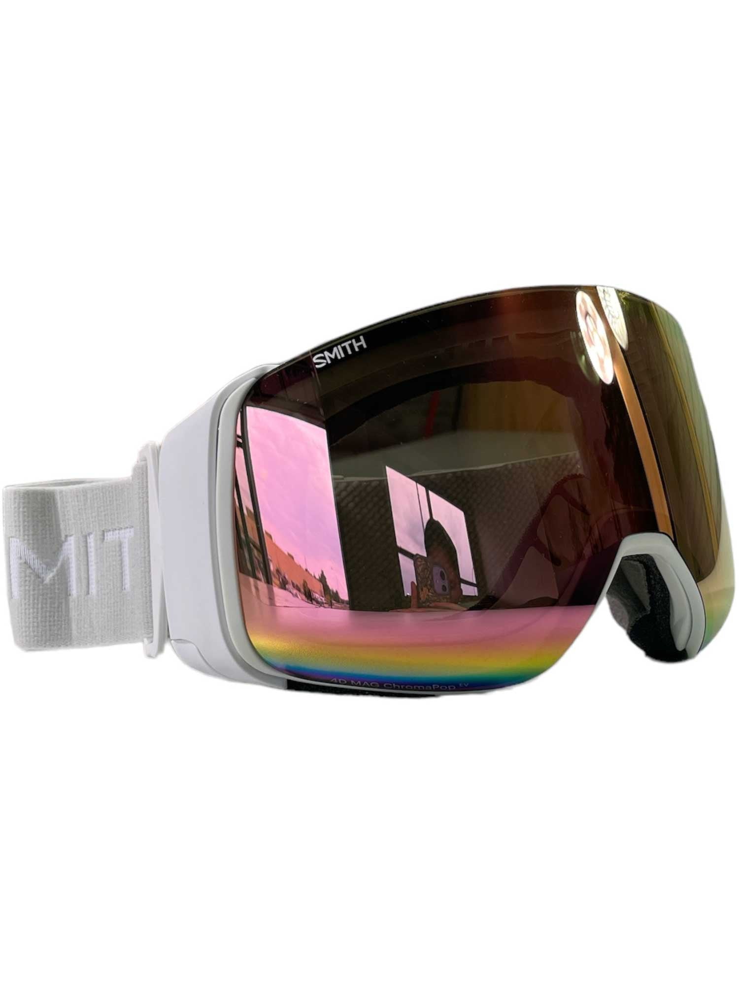 Smith 4D Mag S Snow Goggle features a wide, reflective ChromaPop lens and a white adjustable strap with Smith branding; the anti-fog lens shows an outdoor reflection.