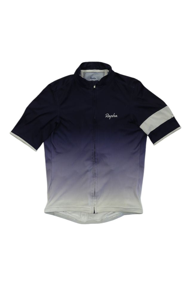 The Rapha Mens Super Lightweight Jersey is a short-sleeved cycling top with a front zipper, featuring a gradient from dark navy to light grey and a white stripe on the left sleeve.