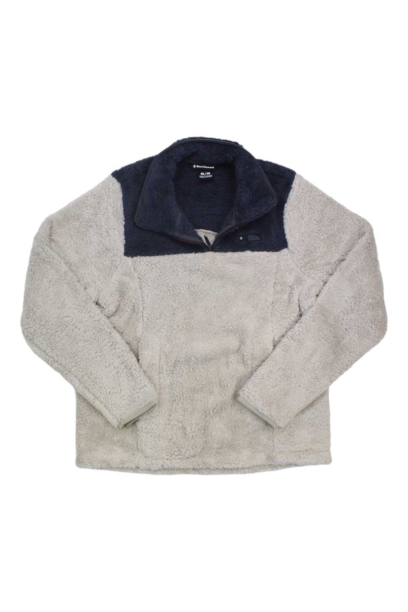 The Black Diamond Womens Roadie 1/4 Zip Fleece features a light beige body and sleeves, contrasted by a dark navy zip neck and upper chest. This half-zip fleece is perfect for hiking or everyday comfort.