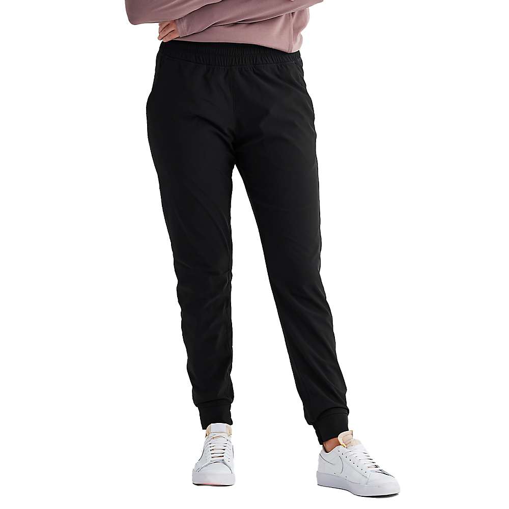 Black pull-on women’s jogger pants with elastic waistband, tapered leg cuffs