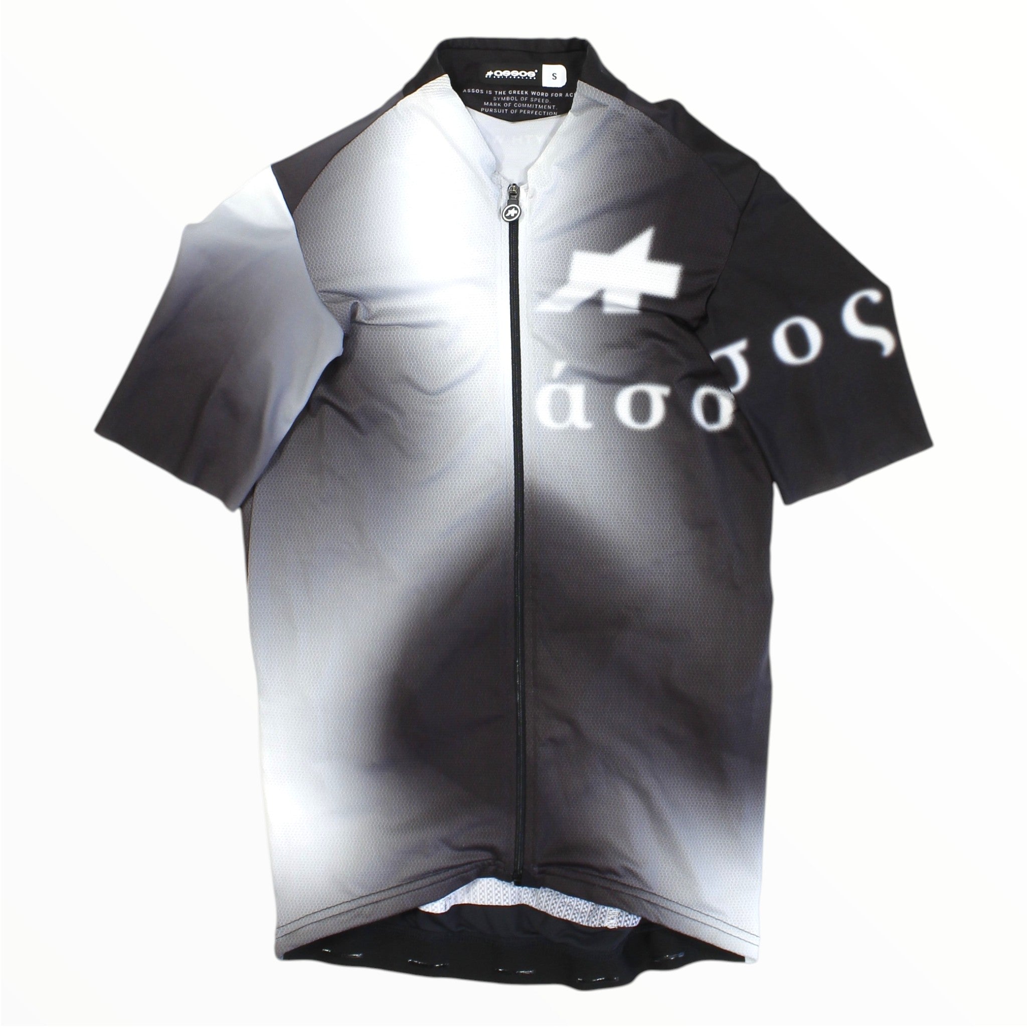 Short-sleeve cycling jersey with black front and silver gradient graphic, full-length zipper