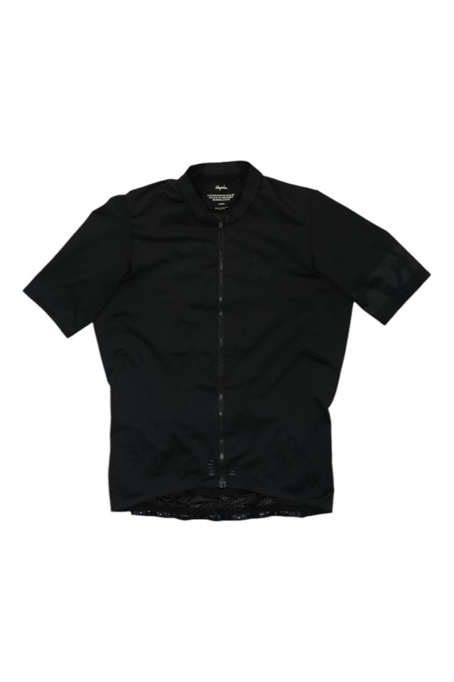 A Mens Pro Team Midweight Short Sleeve Jersey in plain black, featuring a full-length front zipper, is laid flat on a white background.