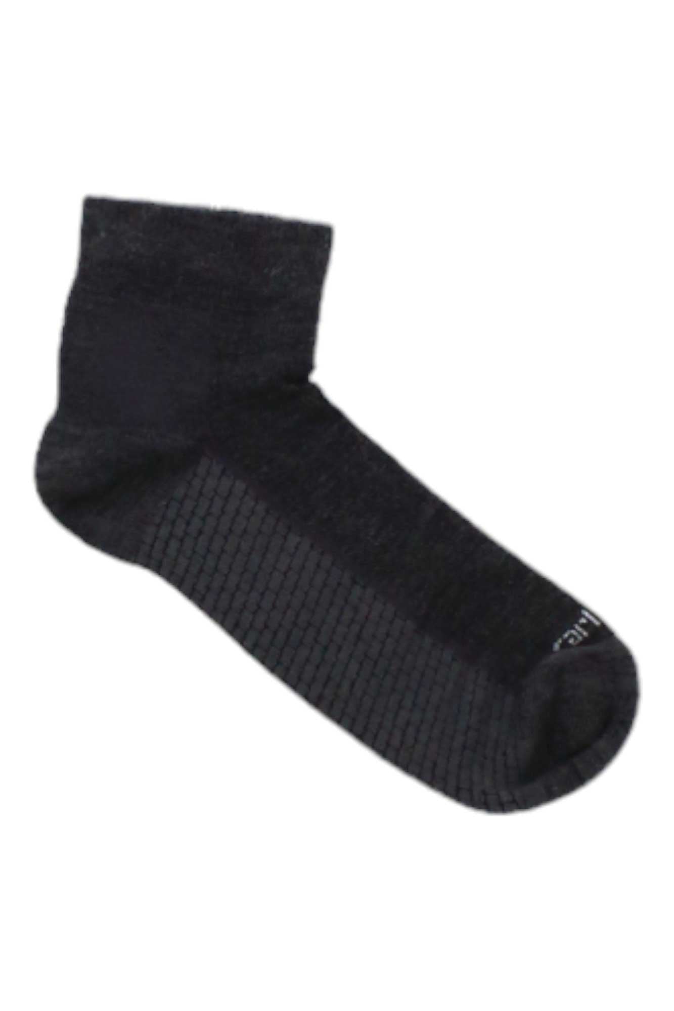 Dark quarter crew socks with ribbed cuff and grid-texture foot