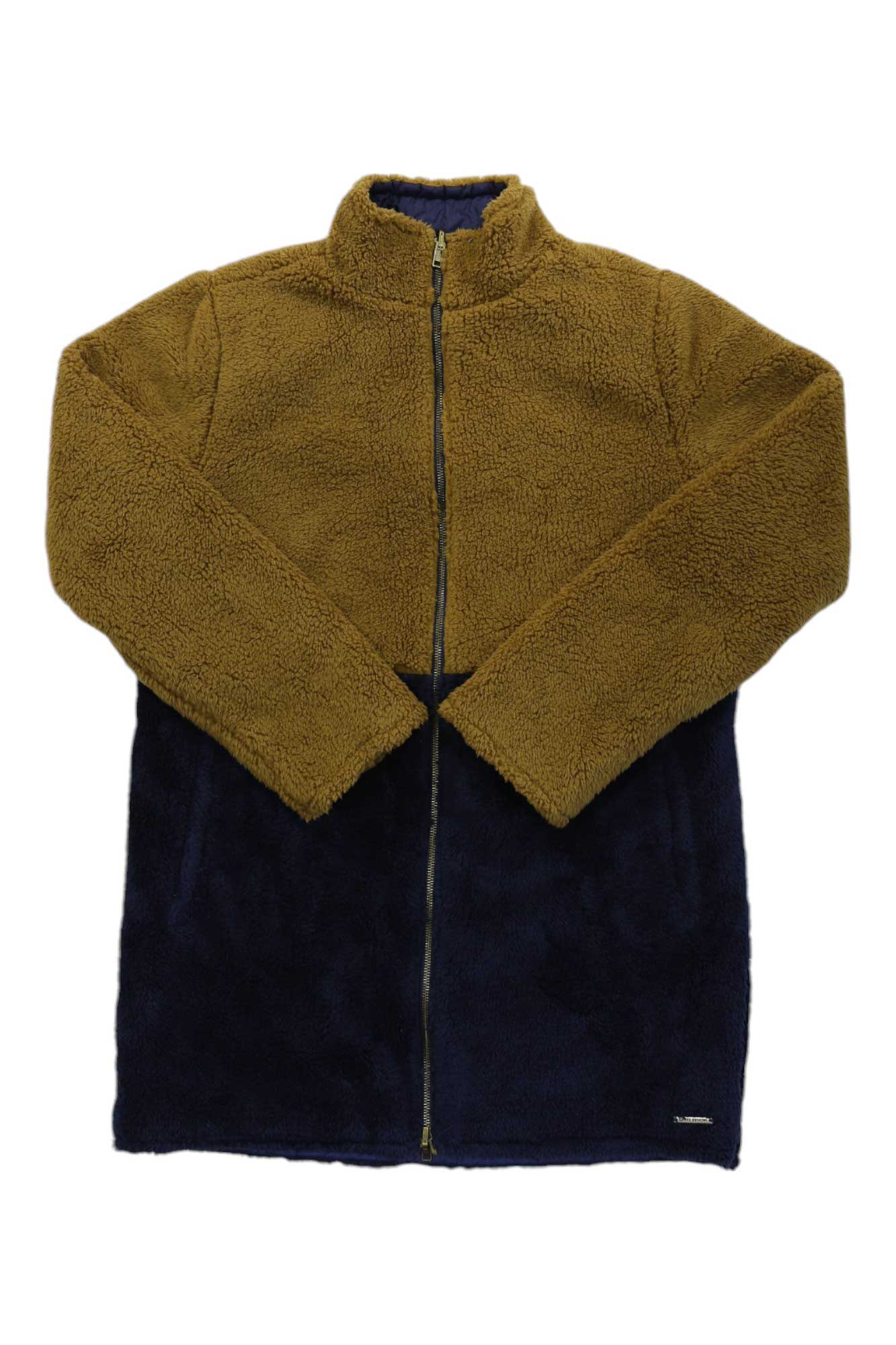 The Carve Designs Womens Mason Jacket is a reversible fleece for women with an olive green top, navy blue bottom, full front zipper, and two side pockets—perfect as a casual travel jacket.
