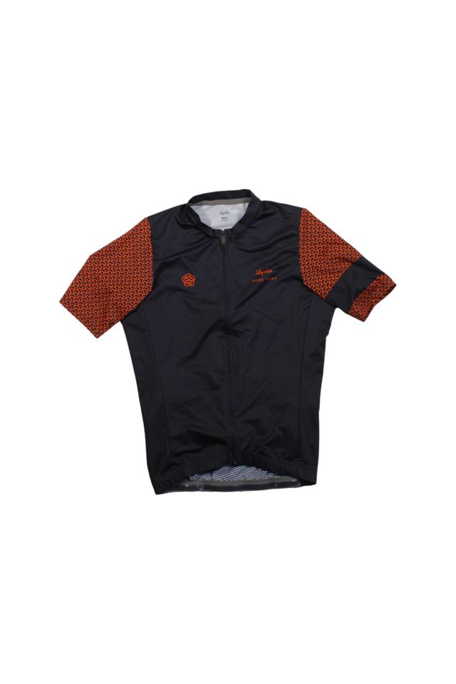 The Mens Pro Team Midweight Short Sleeve Jersey features a black body, red patterned sleeves, front zipper, and a small left chest logo. Laid flat on a white background.