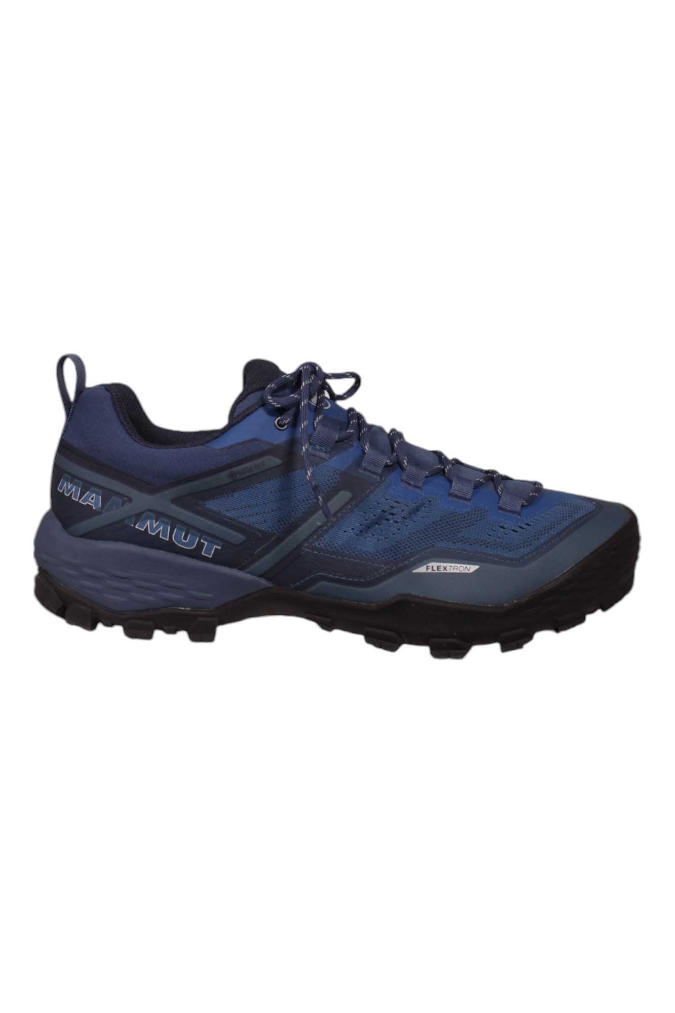 Men's low-cut hiking boot, blue side profile, lace-up design, rubber trail sole